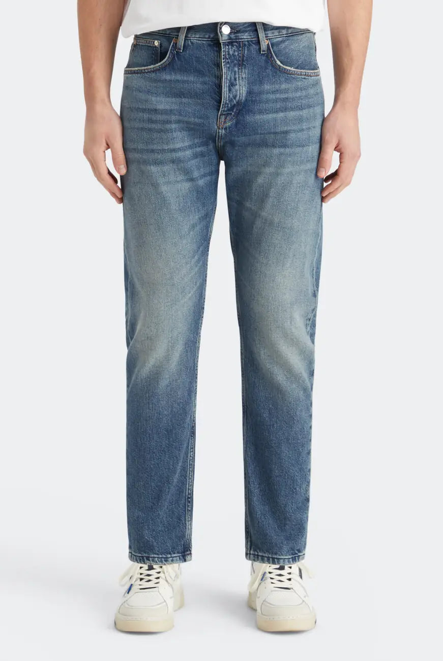 Loose Tapered Jeans close-up on model showing fit and detail by Scotch & Soda