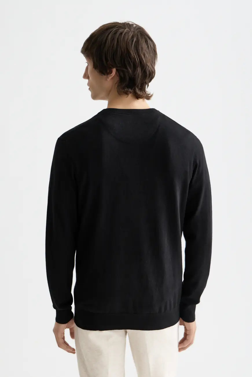 Viscose Pullover Crewneck detail shot showing fabric and craftsmanship by Scotch & Soda
