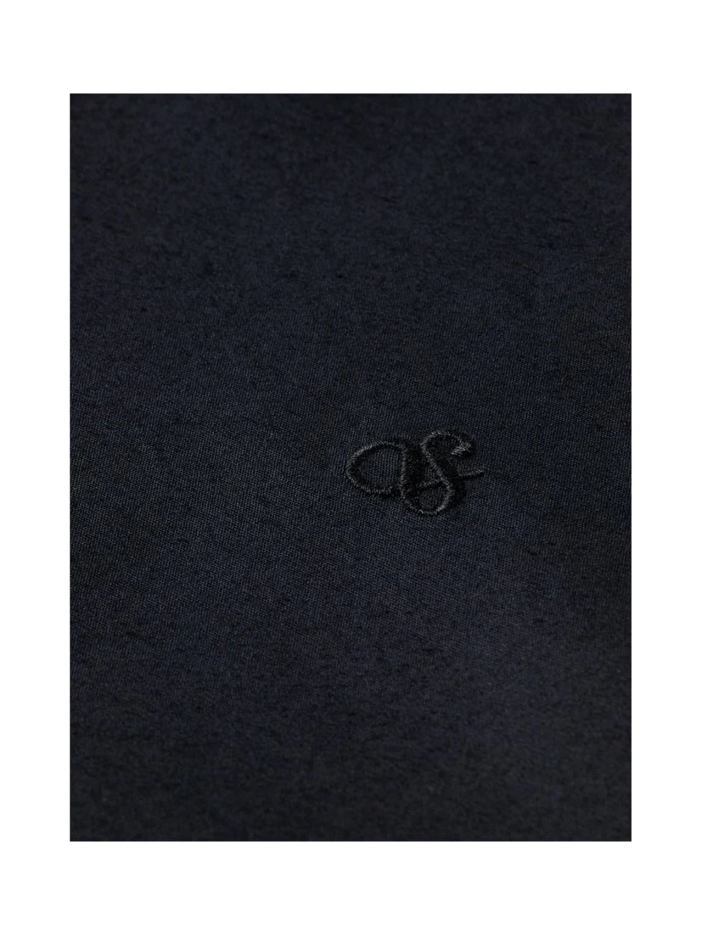 core-poplin-solid-black detail shot by Scotch & Soda