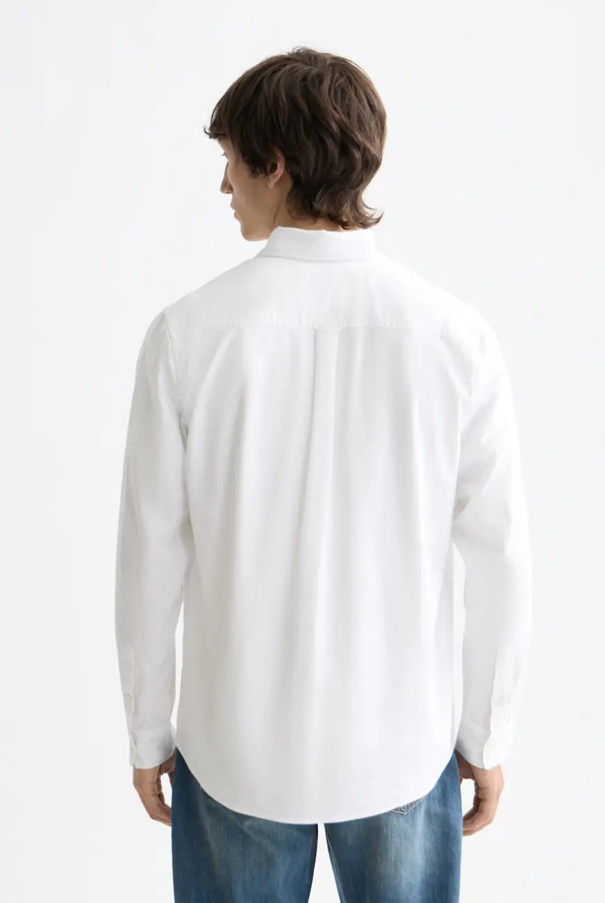 Oxford Solid Shirt detail shot showing fabric and craftsmanship by Scotch & Soda