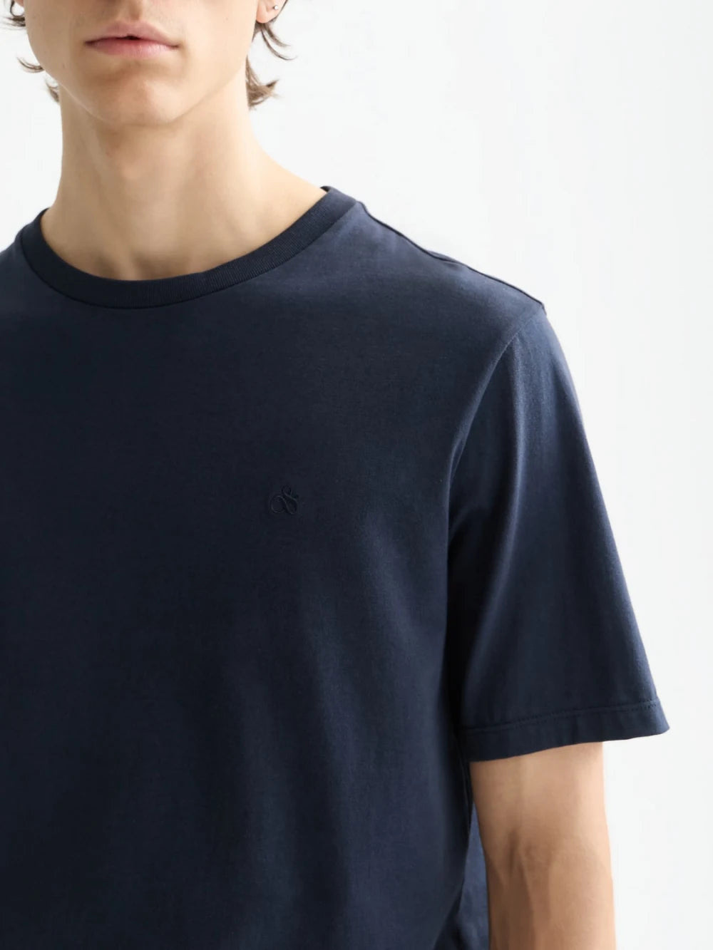 core-logo-t-shirt-night detail shot by Scotch & Soda