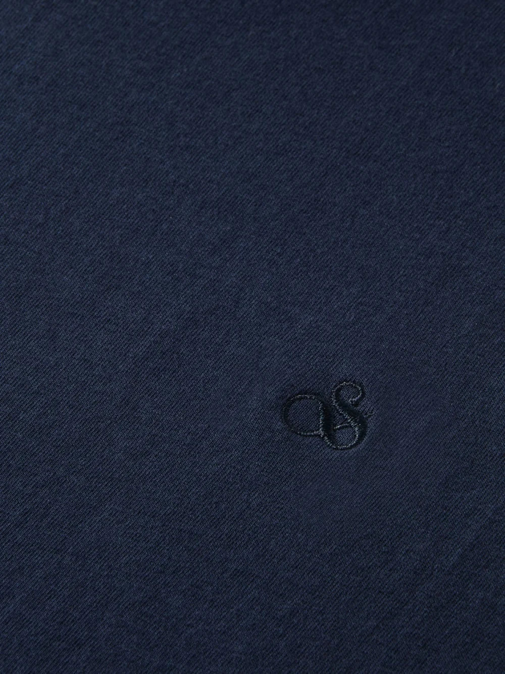 core-logo-t-shirt-night detail shot by Scotch & Soda