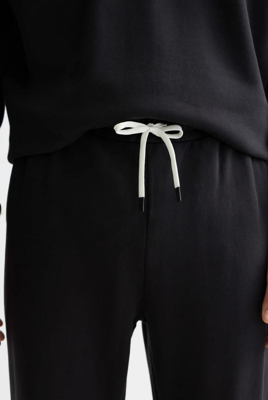 core-logo-sweatpant detail shot by Scotch & Soda