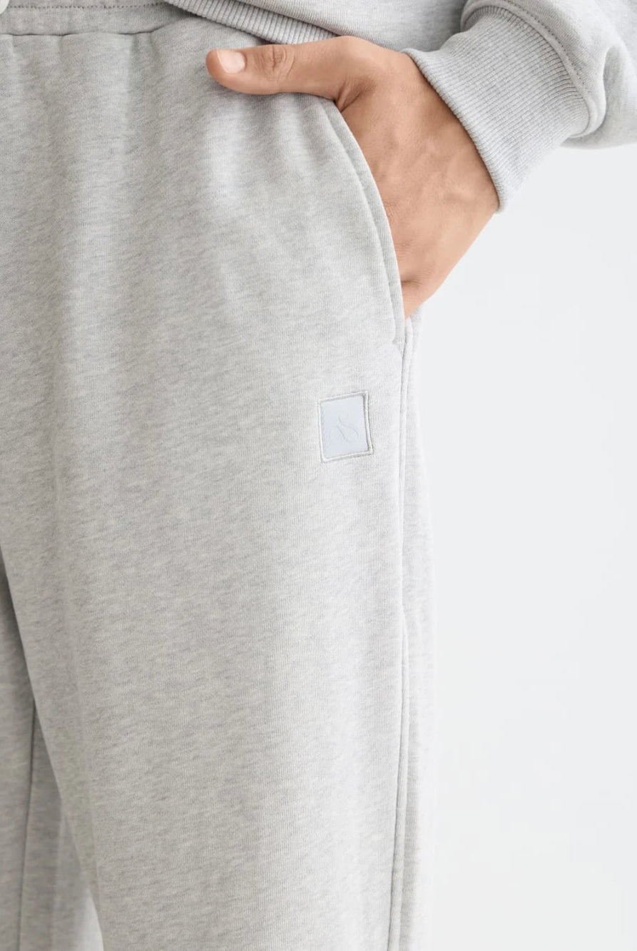 core-logo-sweatpant-2 detail shot by Scotch & Soda