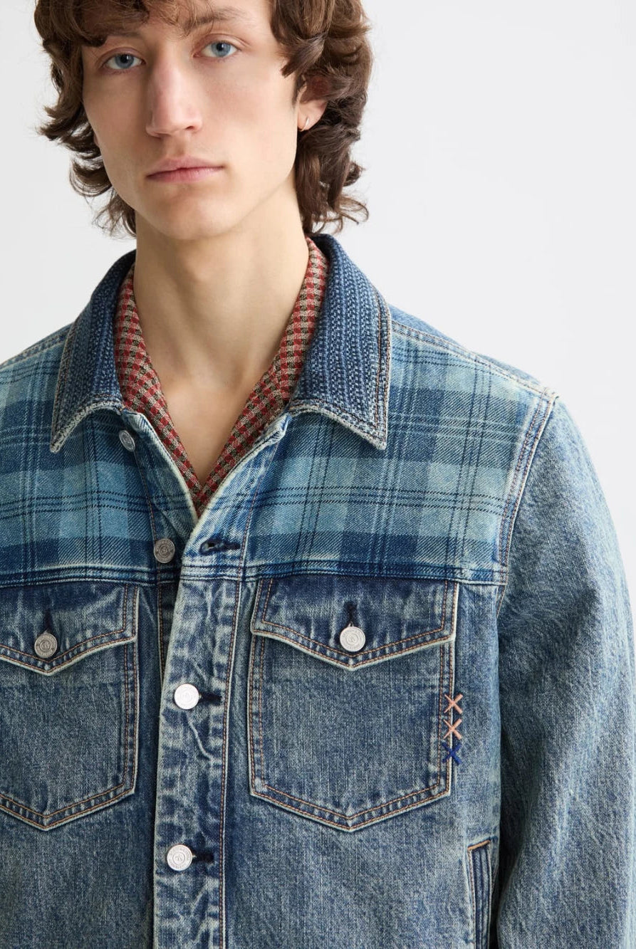 denim-trucker-jacket-with-contrast-panelling detail shot by Scotch & Soda