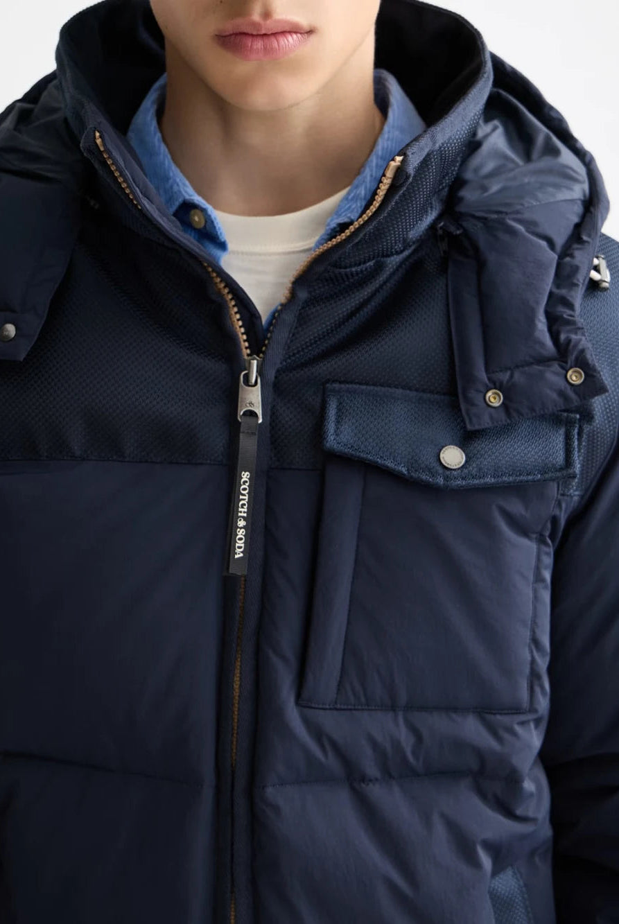hooded-puffer-jacket detail shot by Scotch & Soda