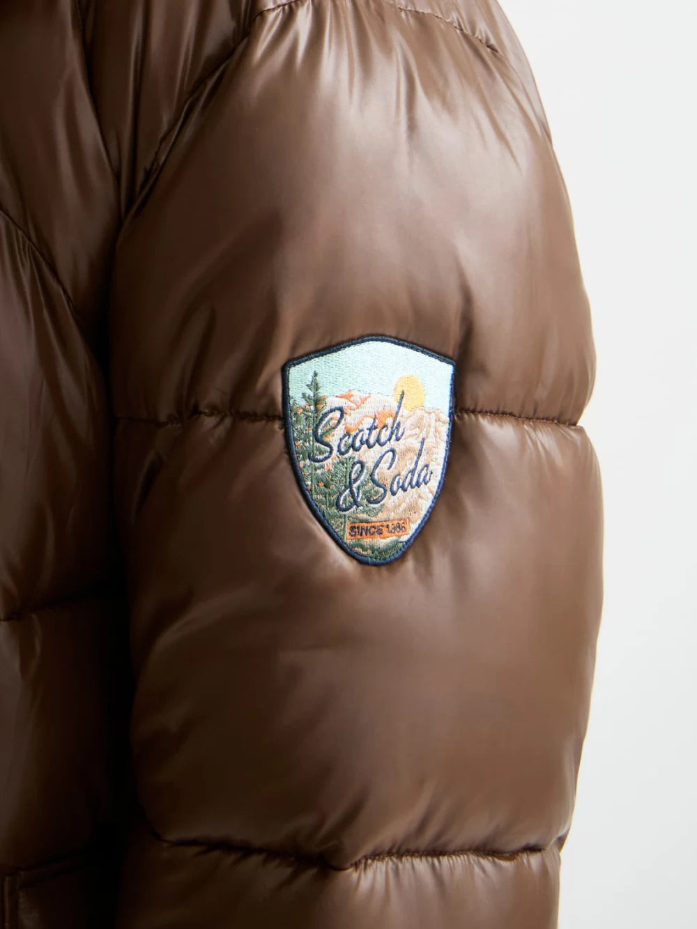 lacquer-puffer-jacket detail shot by Scotch & Soda