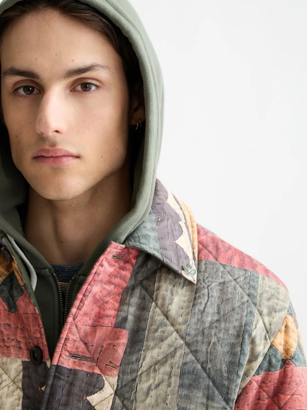 patchwork-mountain-print-overshirt detail shot by Scotch & Soda