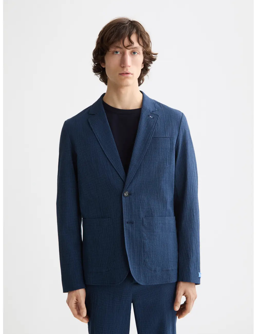 Seersucker Blazer close-up on model showing fit and detail by Scotch & Soda