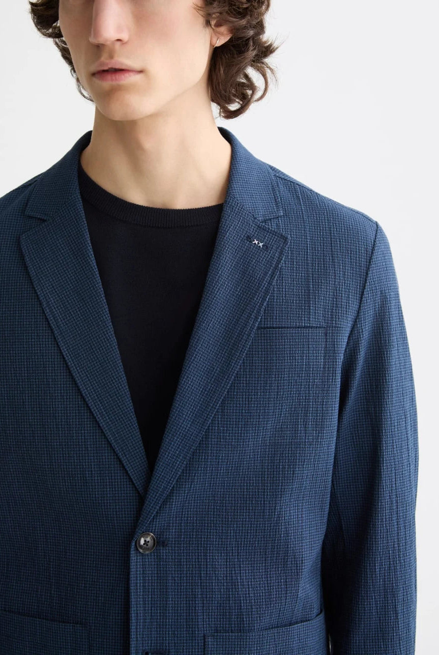 regular-fit-unconstructed-cotton-blend-seersucker-blazer detail shot by Scotch & Soda
