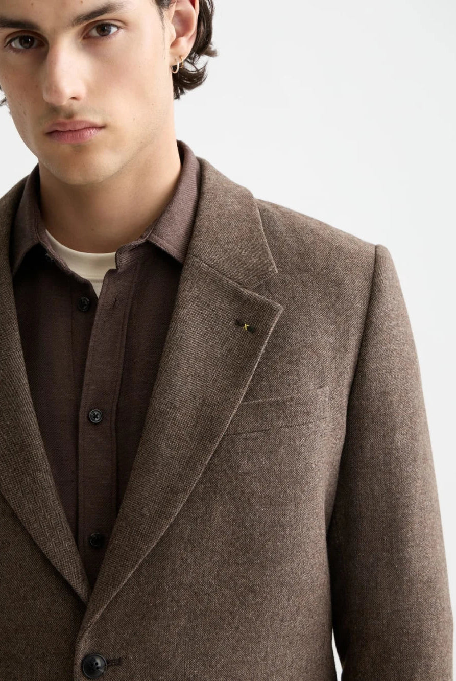yarn-dyed-wool-blend-relaxed-fit-blazer detail shot by Scotch & Soda