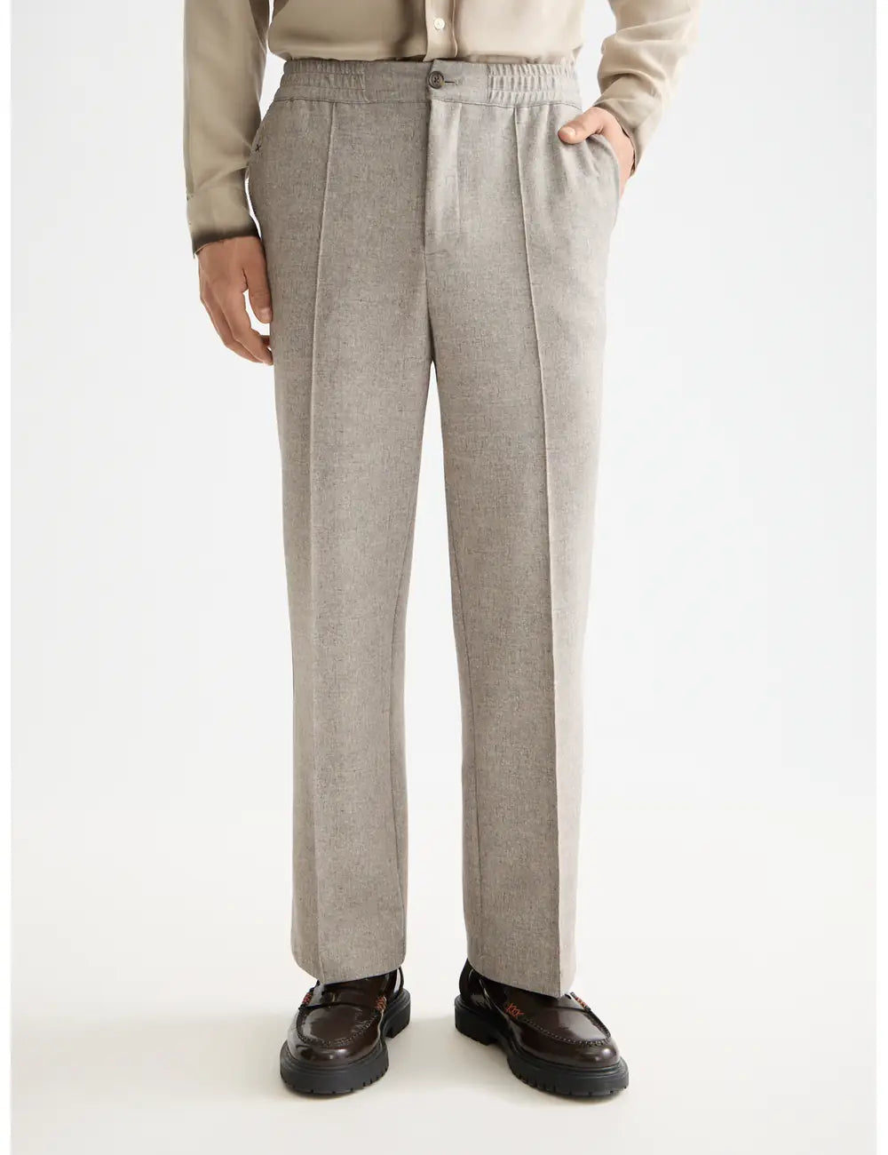 Relaxed Fit Jogger close-up on model showing fit and detail by Scotch & Soda