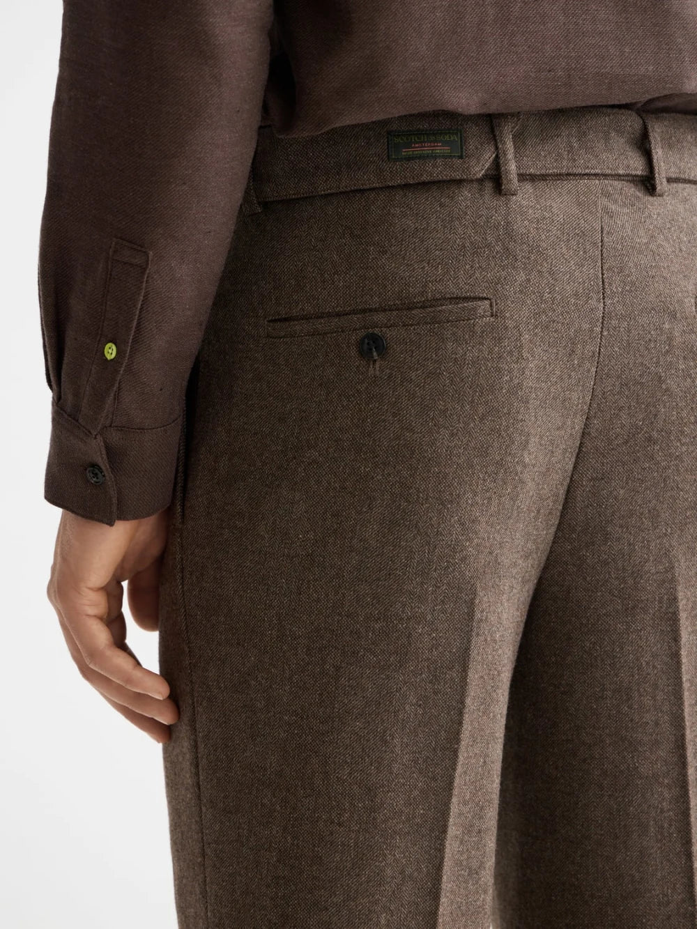 yarn-dyed-wool-blend-relaxed-straight-pleated-chino detail shot by Scotch & Soda