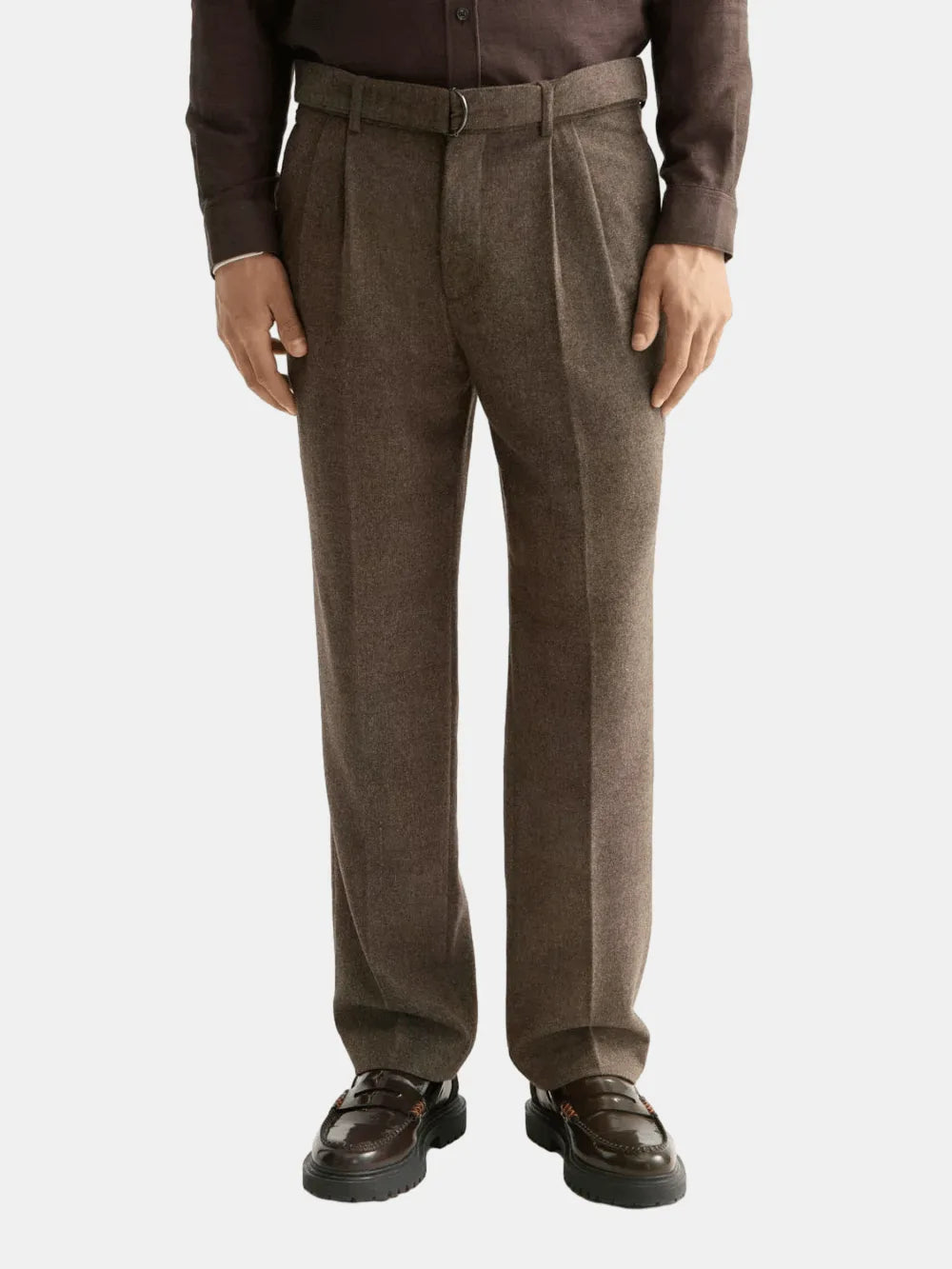 yarn-dyed-wool-blend-relaxed-straight-pleated-chino front view by Scotch & Soda