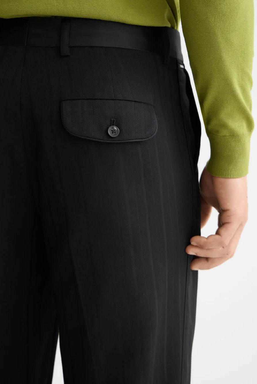 sateen-trimmed-structure-stripe-relaxed-straight-chino detail shot by Scotch & Soda