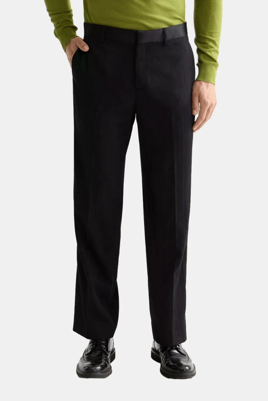 sateen-trimmed-structure-stripe-relaxed-straight-chino front view by Scotch & Soda