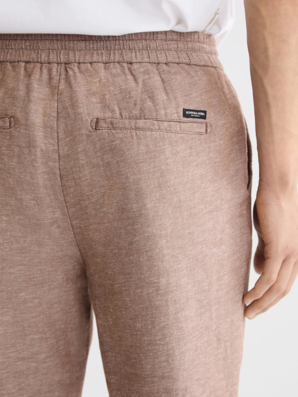 seasonal-core-warren-straight-fit-cotton-linen-jogger detail shot by Scotch & Soda