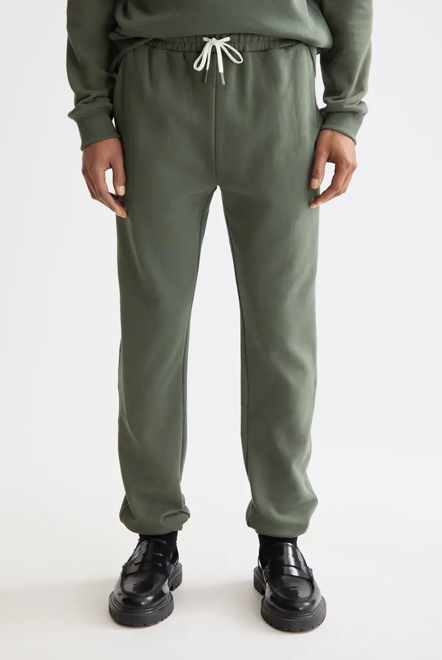 Logo Badge Sweatpants close-up on model showing fit and detail by Scotch & Soda