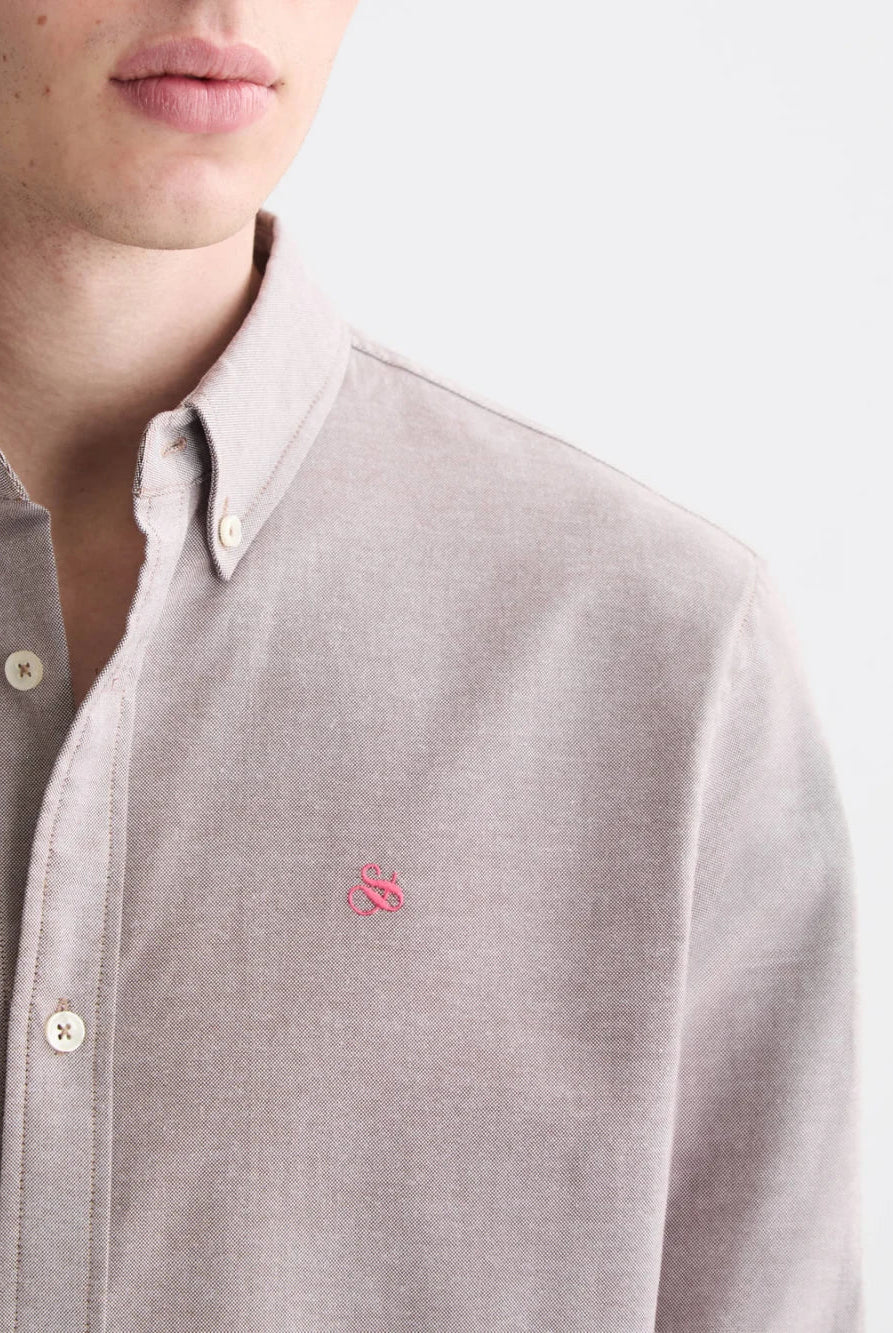 seasonal-core-solid-regular-fit-oxford-shirt detail shot by Scotch & Soda