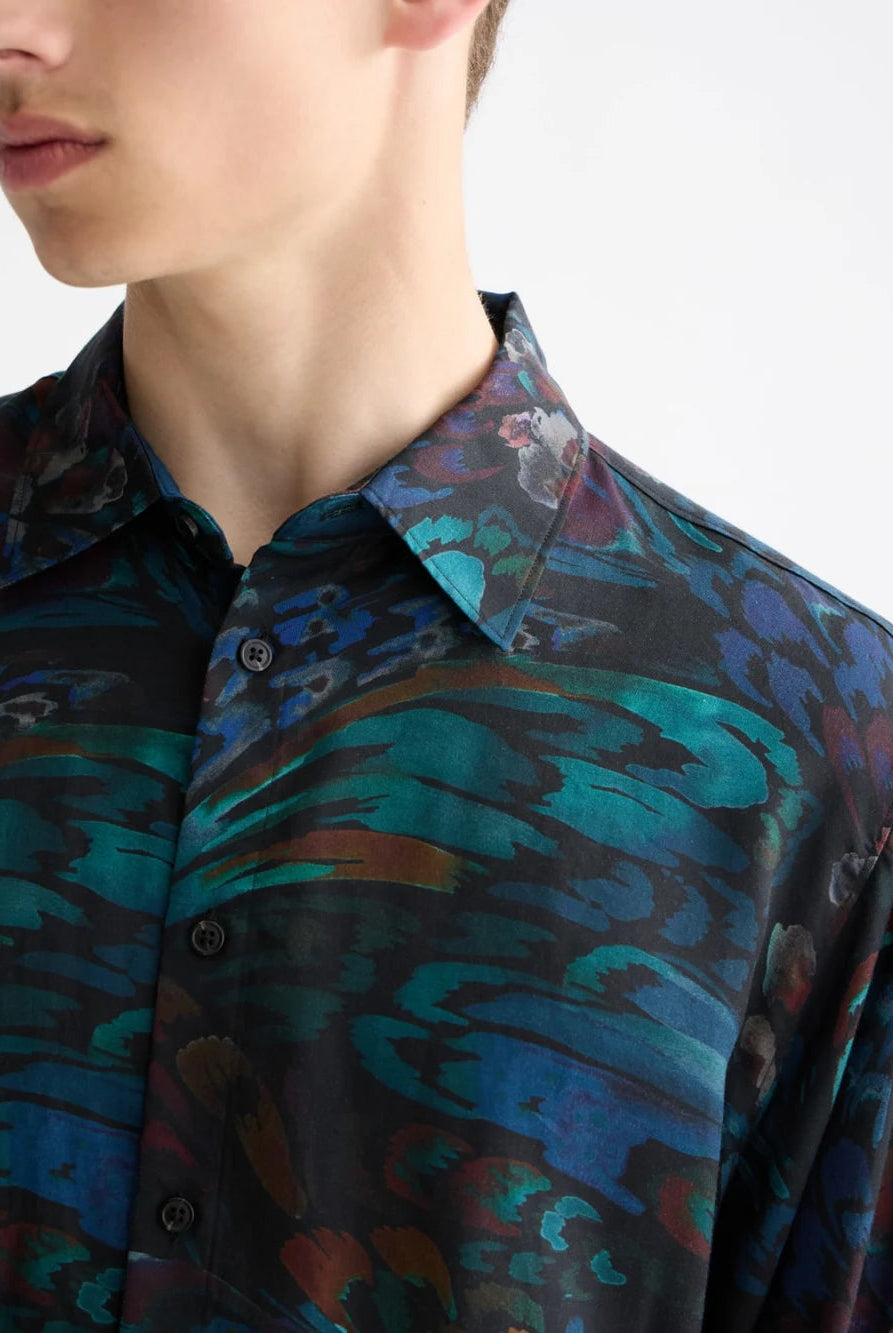 printed-relaxed-fit-shirt detail shot by Scotch & Soda