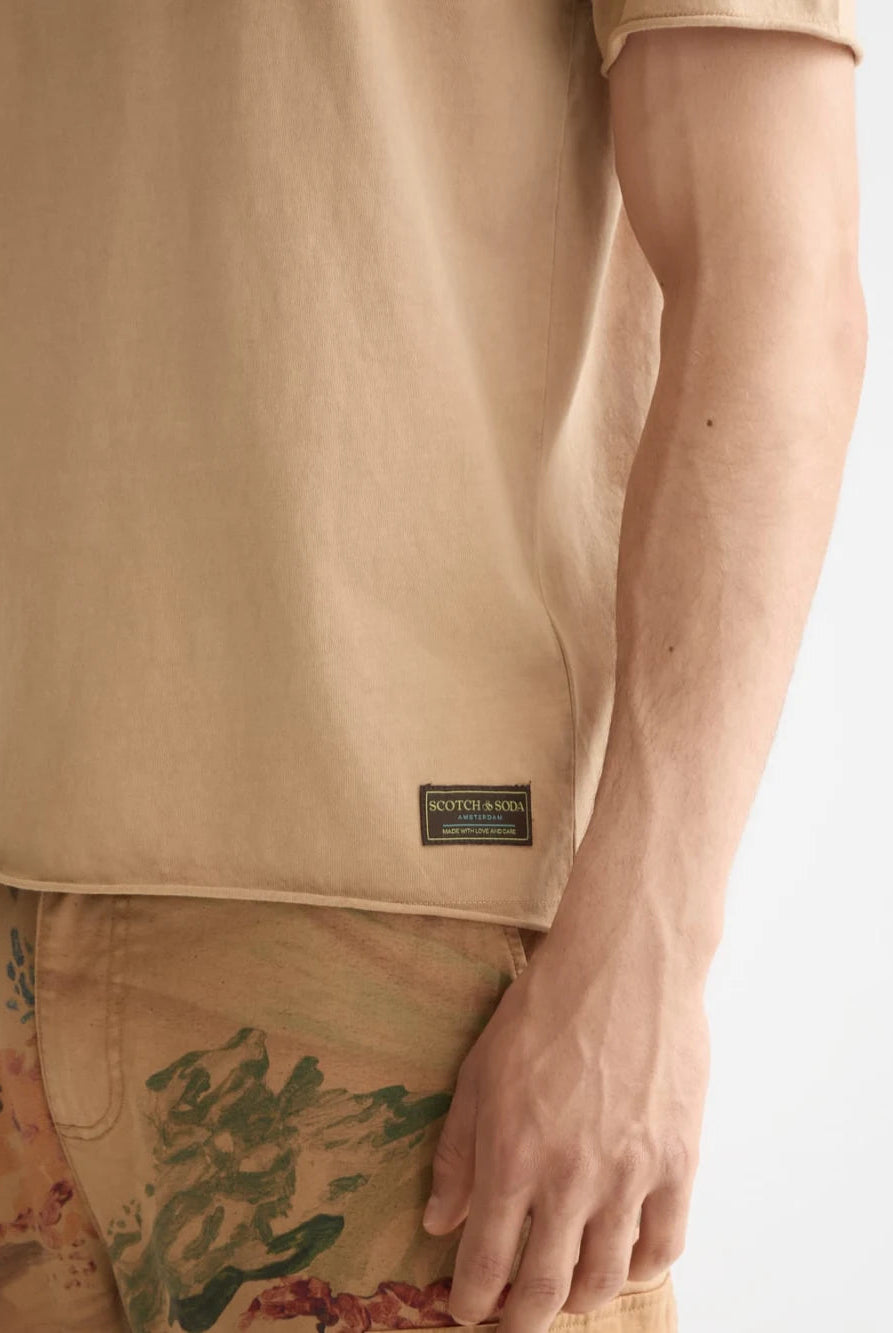 raw-edge-t-shirt-1 detail shot by Scotch & Soda
