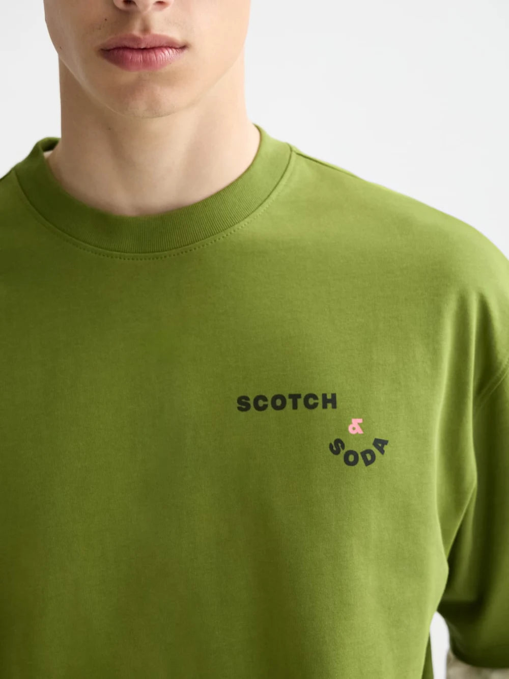 loose-fit-front-and-back-artwork-t-shirt detail shot by Scotch & Soda