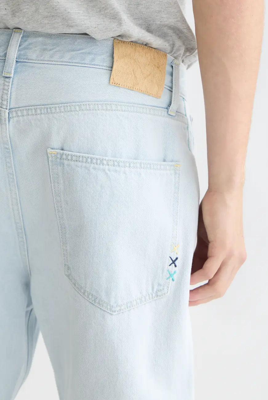 Dean Loose Taperedfit Jeans detail shot of fabric and craftsmanship by Scotch & Soda