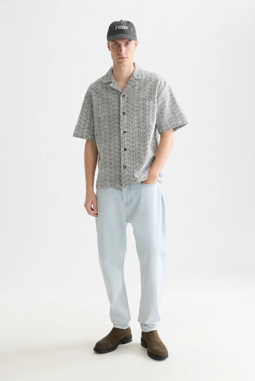 Dean Loose Taperedfit Jeans front view showing fit and finish by Scotch & Soda