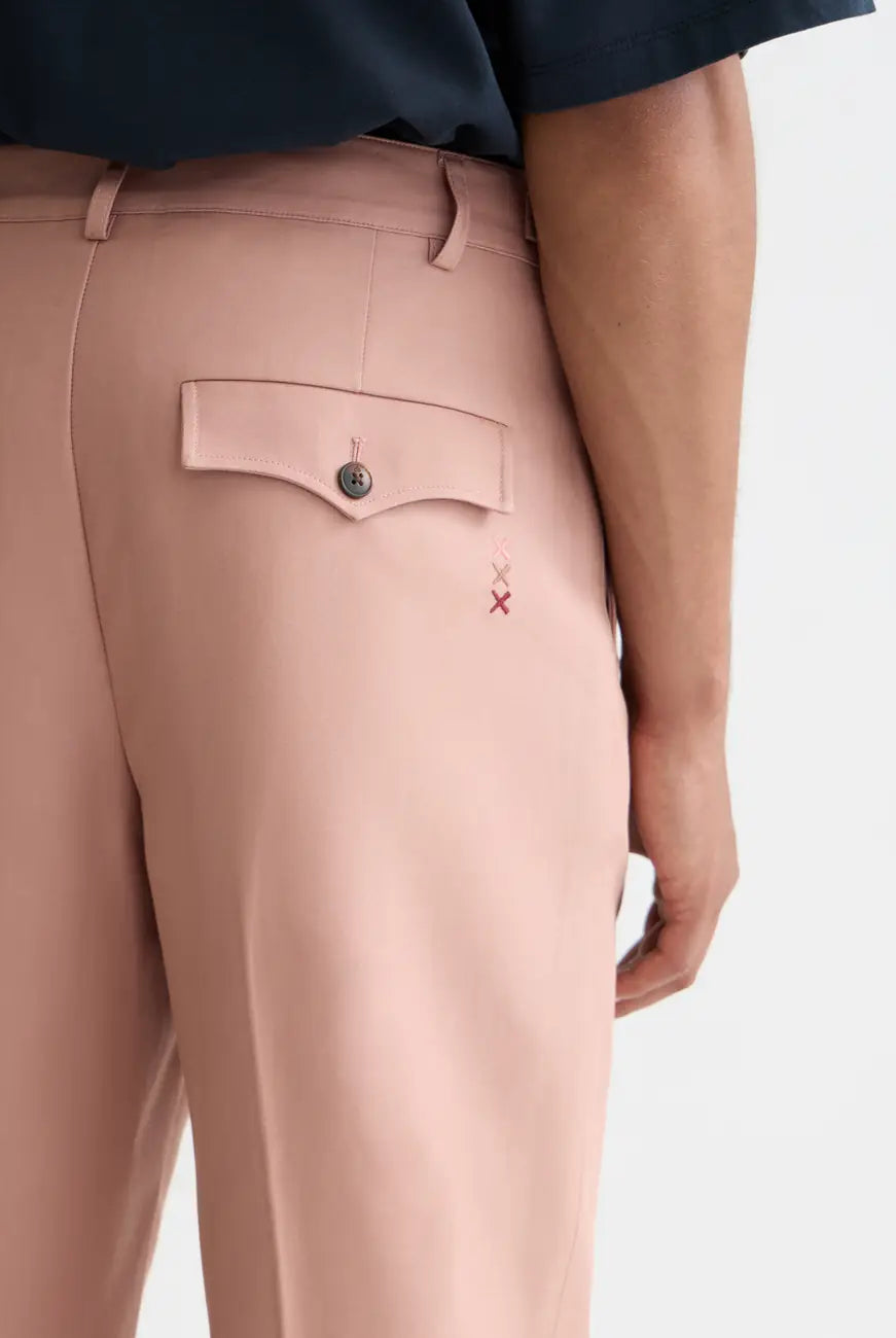 Otis Cotton-twill Relaxed Straight-fit Chino detail shot of fabric and craftsmanship by Scotch & Soda