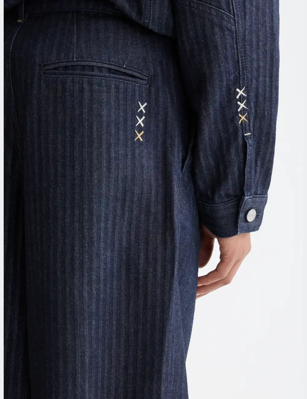 Seasonal Loose Fit Denim Chino detail shot of fabric and craftsmanship by Scotch & Soda