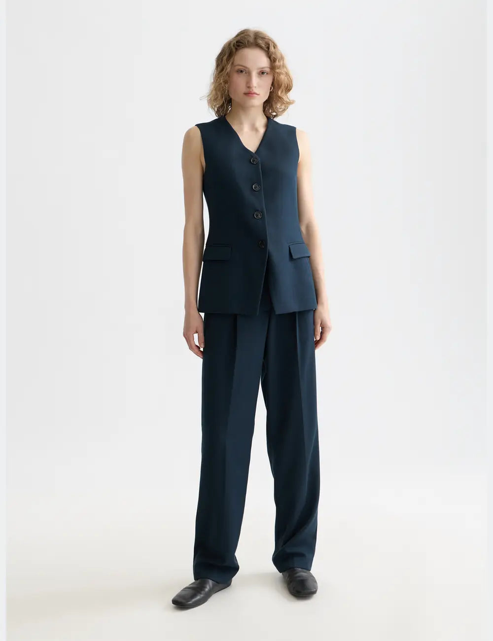 Robyn - High Rise Tapered Leg Pants full model shot showing overall fit and styling by Scotch & Soda