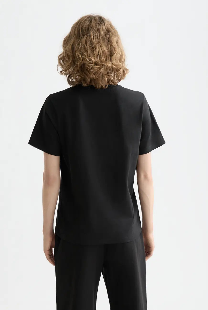 Core Chest Artwork Regular T-shirt detail shot of fabric and craftsmanship by Scotch & Soda