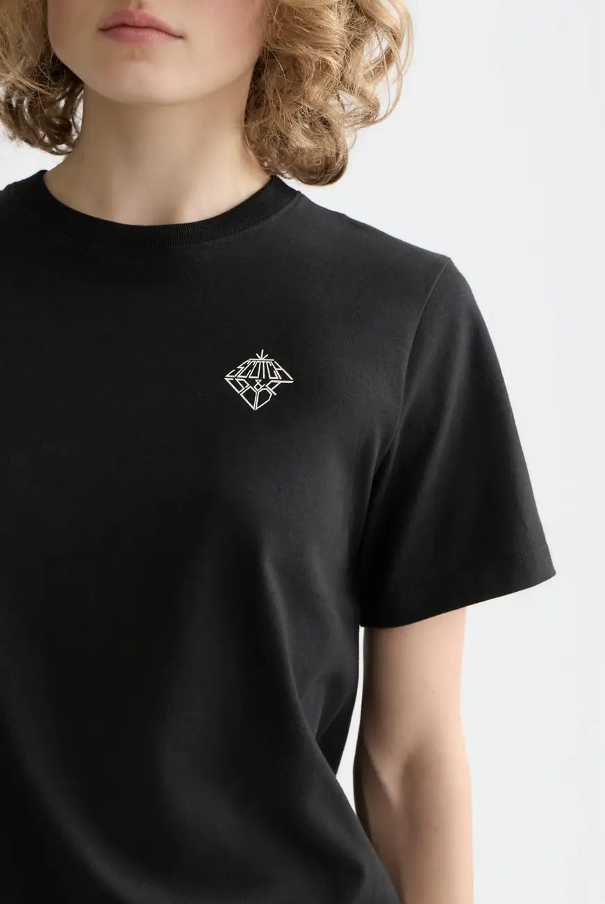 Core Chest Artwork Regular T-shirt detail shot of fabric and craftsmanship by Scotch & Soda