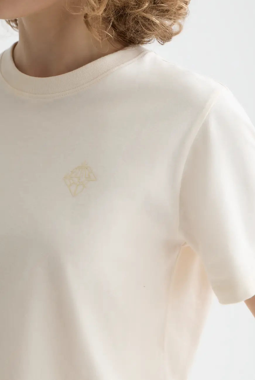 Core Chest Artwork Regular T-shirt detail shot of fabric and craftsmanship by Scotch & Soda