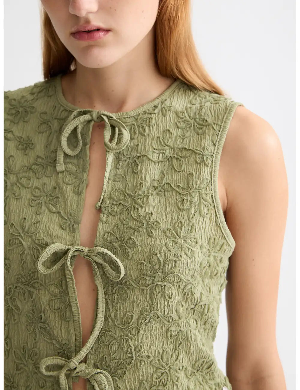 Bow Closure Tank detail shot showing fabric and craftsmanship by Scotch & Soda