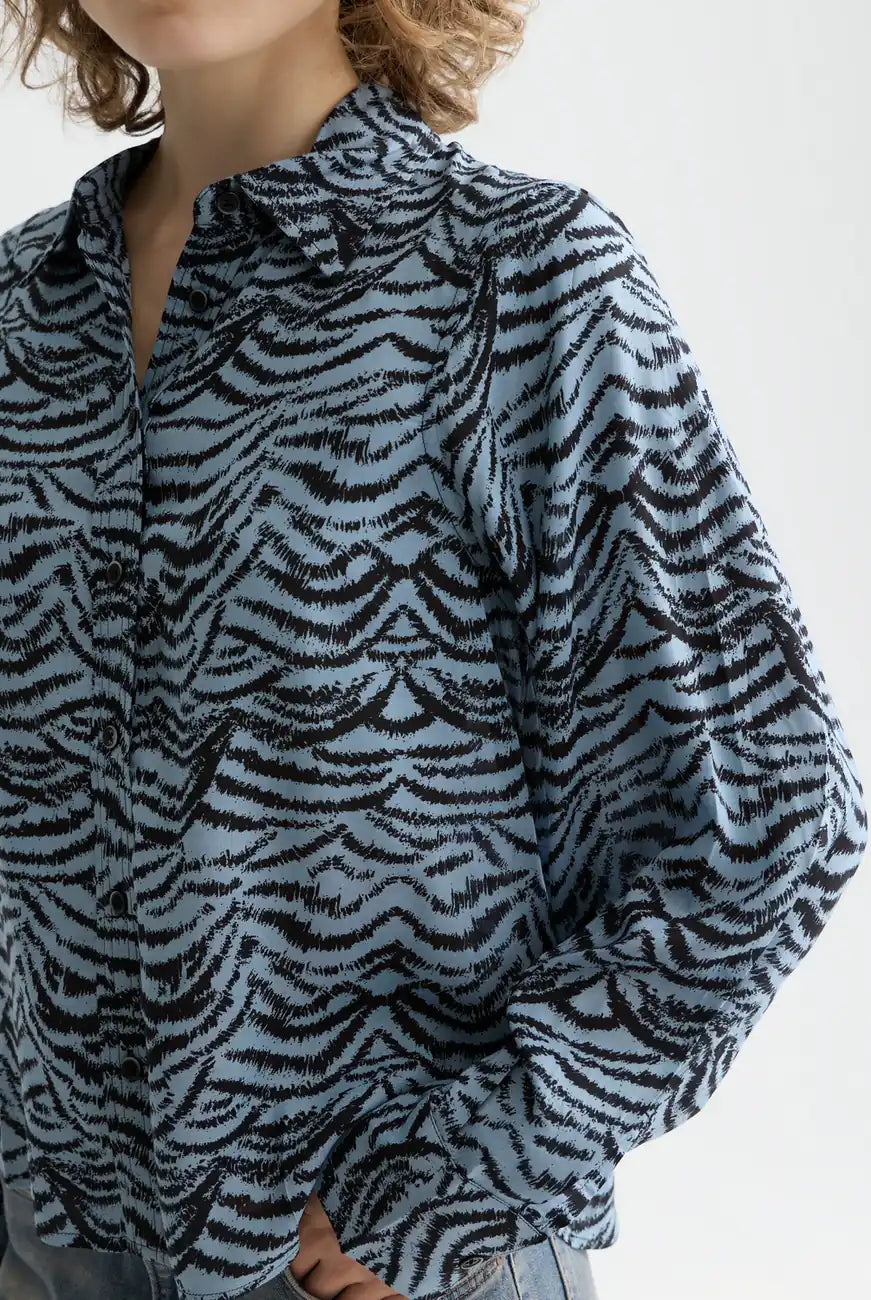 Relaxed Ikat Shirt full model shot showing overall fit by Scotch & Soda