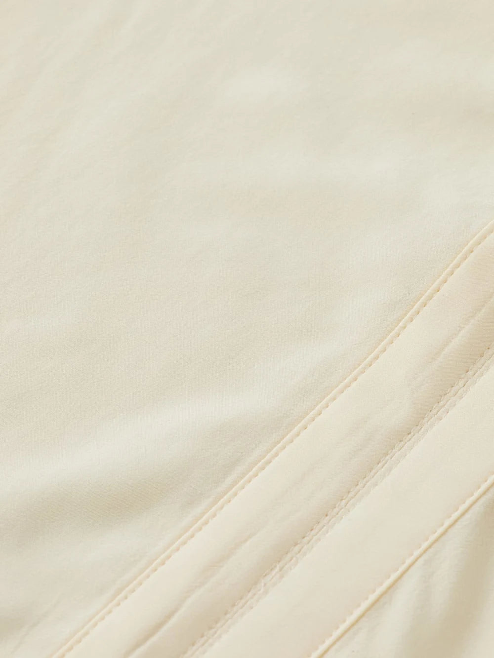 easy-top-with-draw-string-cuffs detail shot by Scotch & Soda