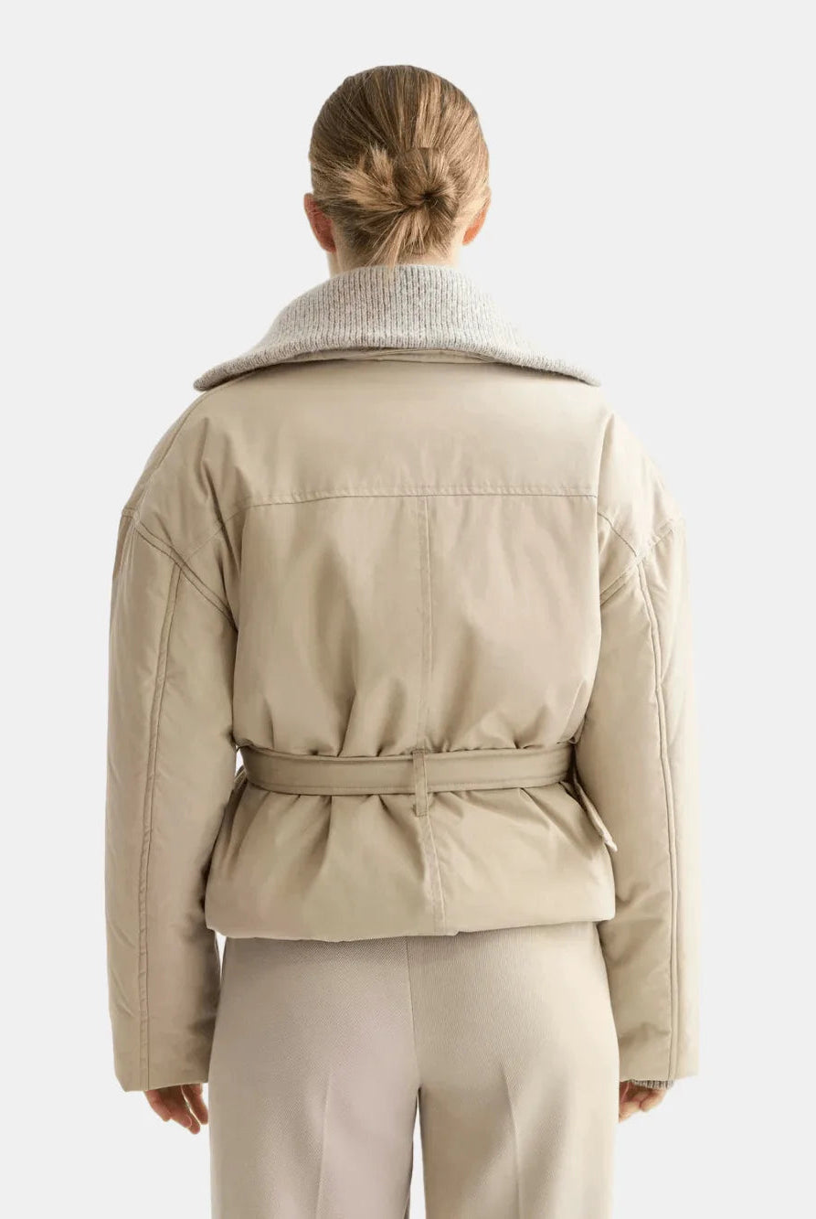 lightweight-padded-poplin-trench detail shot by Scotch & Soda