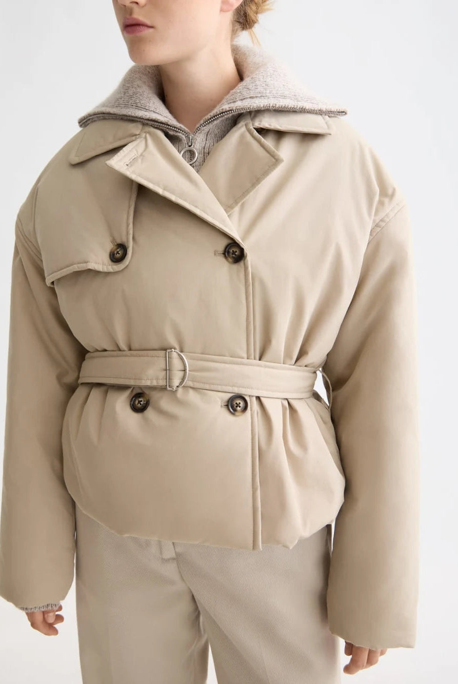 lightweight-padded-poplin-trench detail shot by Scotch & Soda