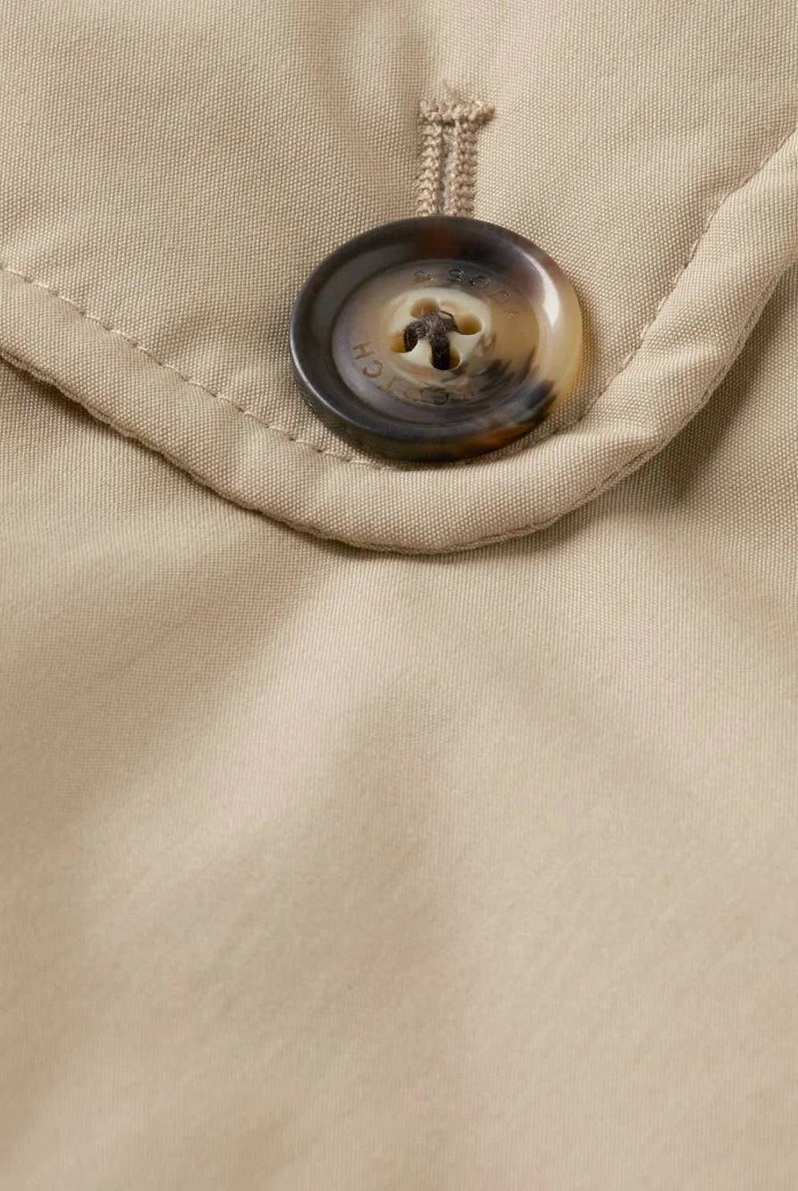 lightweight-padded-poplin-trench detail shot by Scotch & Soda