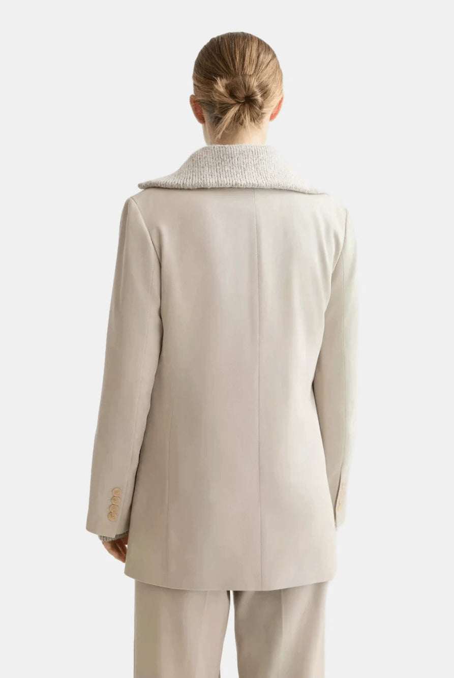 gabardine-single-breasted-blazer detail shot by Scotch & Soda