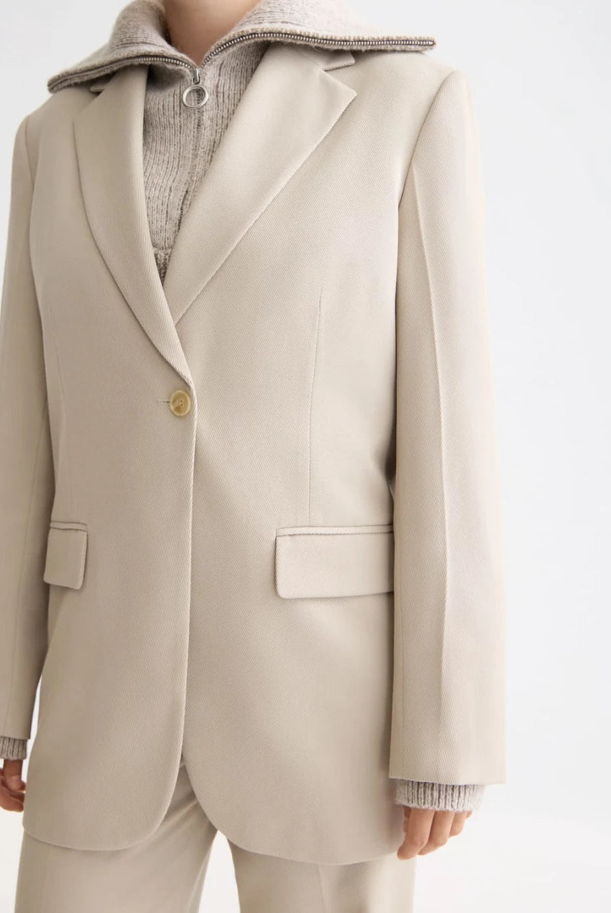 gabardine-single-breasted-blazer detail shot by Scotch & Soda