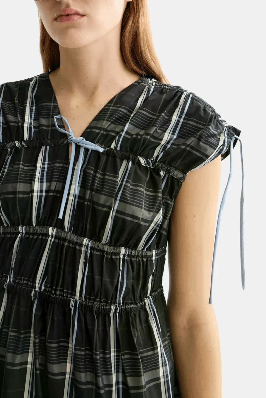 gathered-taffeta-midi-dress-with-tied-details detail shot by Scotch & Soda