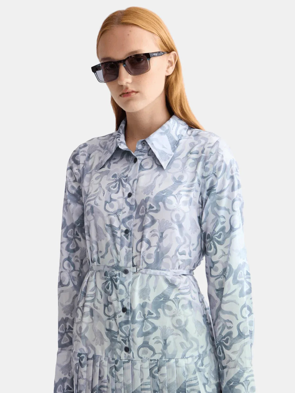 belted-shirt-midi-dress-with-pleated-hem detail shot by Scotch & Soda