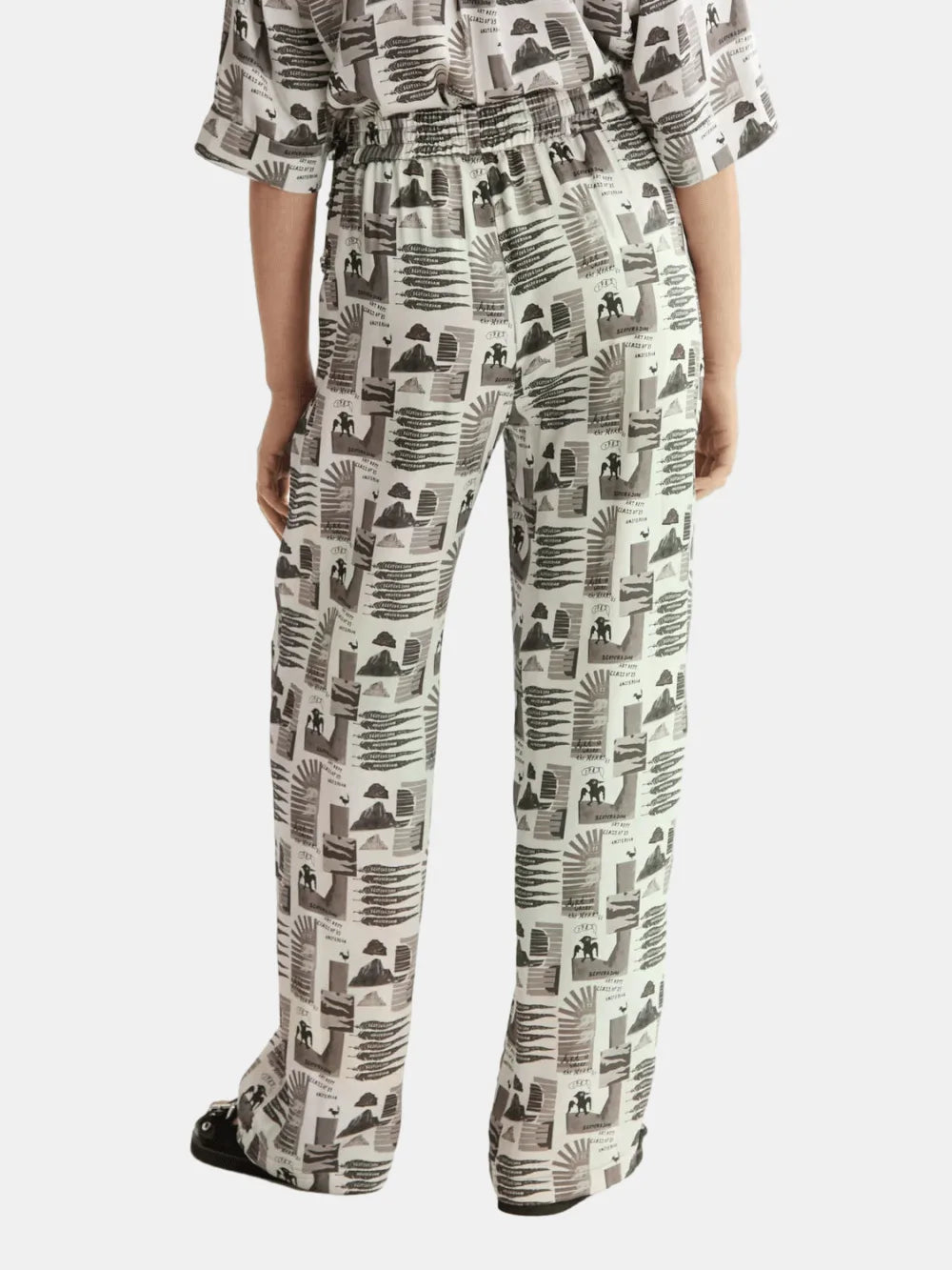 mid-rise-wide-leg-elasticated-trousers detail shot by Scotch & Soda