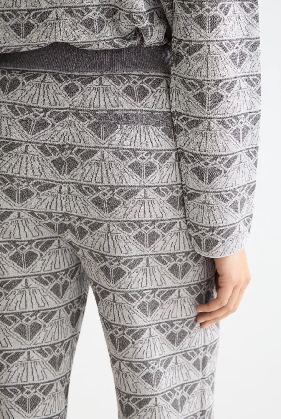 monogram-jacquard-knitted-trousers detail shot by Scotch & Soda
