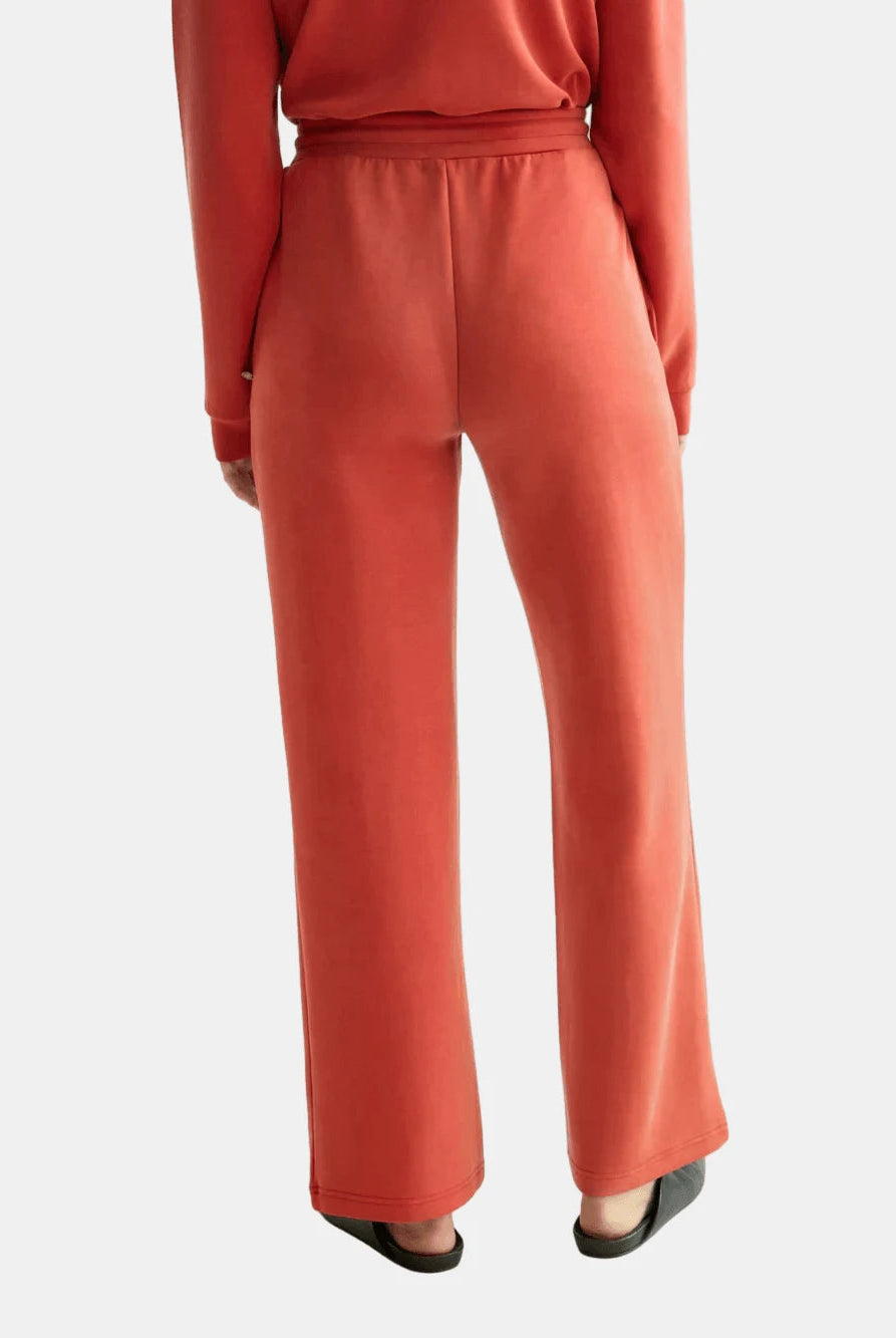 tencel-sweatpants detail shot by Scotch & Soda