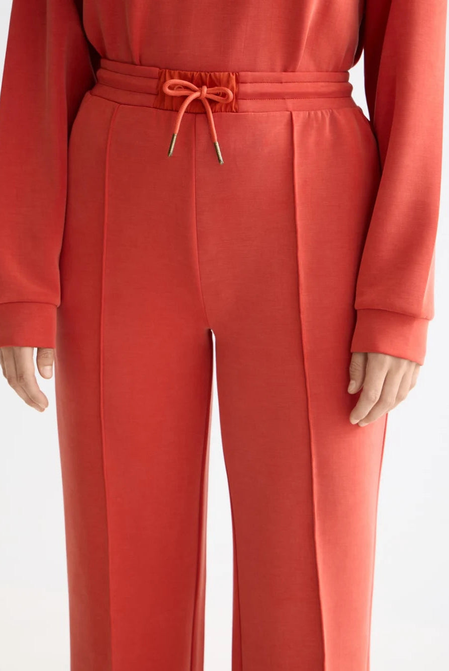 tencel-sweatpants detail shot by Scotch & Soda