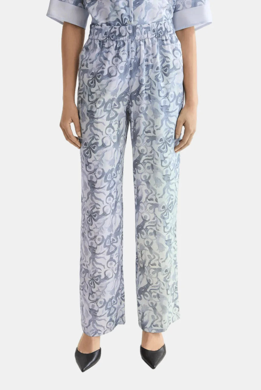 mid-rise-wide-leg-elasticated-trousers-in-block-print side view by Scotch & Soda