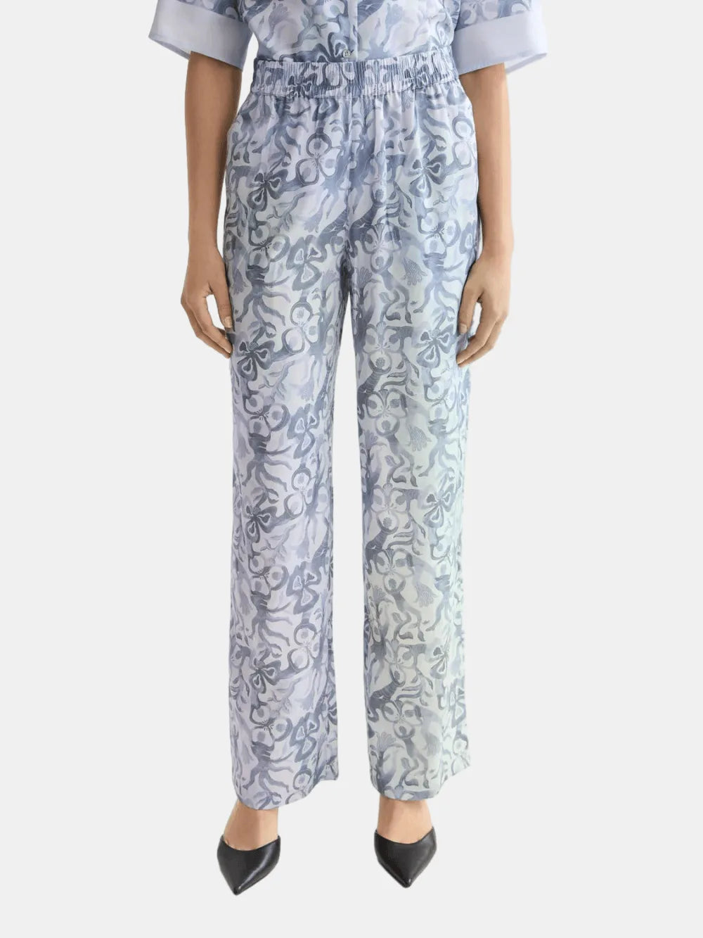 mid-rise-wide-leg-elasticated-trousers-in-block-print side view by Scotch & Soda